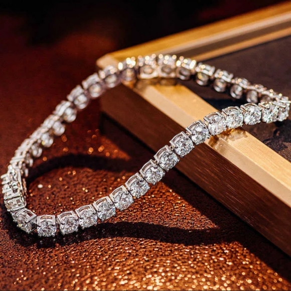 STUNNING 10K WG MOISSANITE TENNIS Bracelet🥰🤩 - Picture 1 of 16